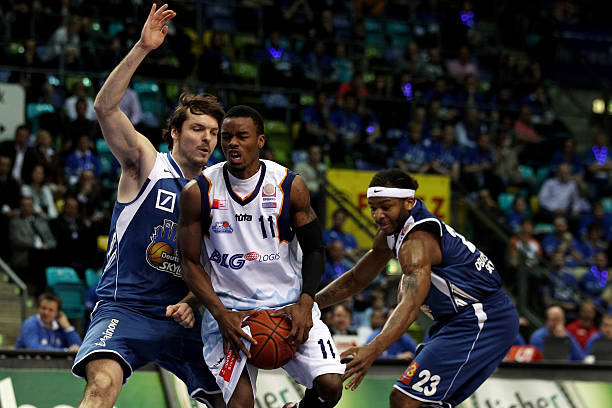 亚多利德 亚多利德